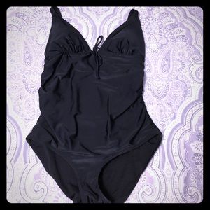 Black old navy maternity swimsuit